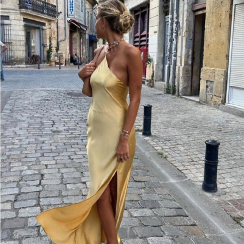 Commense One Shoulder Dress in Gold